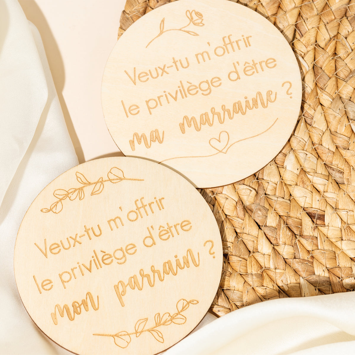 Pastille de Bois Annonce Bébé – Duo Parrain & Marraine 4 pouces